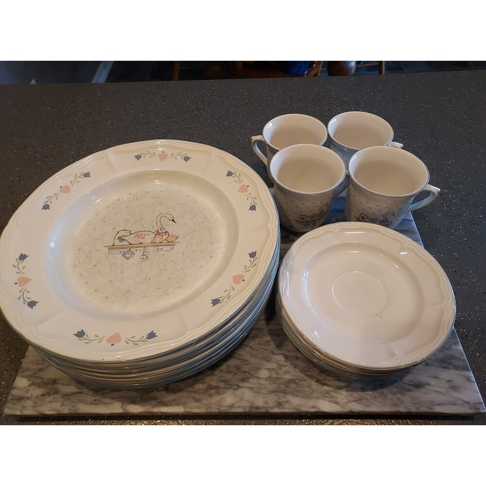 VTG Stoneware Set Country Home Trenditions Geese 7 dinner plates 4 cups/saucers